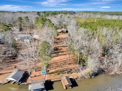 A renovated ranch on the shores of Poplar Creek. Privacy awaits