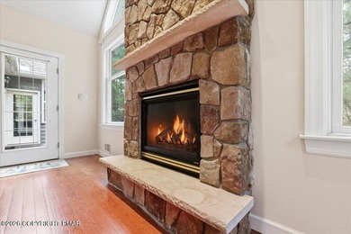 Welcome to your lakefront retreat in the heart of the Poconos - photo 4