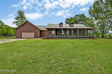Beautiful home with STUNNING mountain views! This 3 bedroom, 2 - photo 2