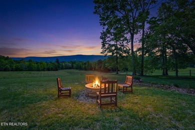 Beautiful home with STUNNING mountain views! This 3 bedroom, 2 - photo 3
