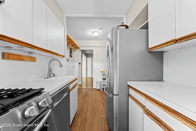 Why rent when you can own? Bright and spacious 1-bedroom co-op - photo 12