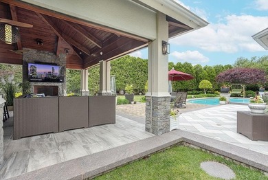 Set behind layers of mature landscaping and sculpted hedges - photo 14