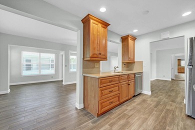 Immaculate and beautifully updated single-family home in - photo 9