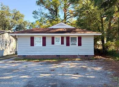 Cape Fear River Home Active Under Contract in Wilmington North Carolina
