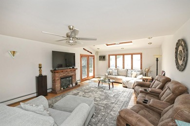 Welcome to this spacious five bedroom, three bath home - photo 12