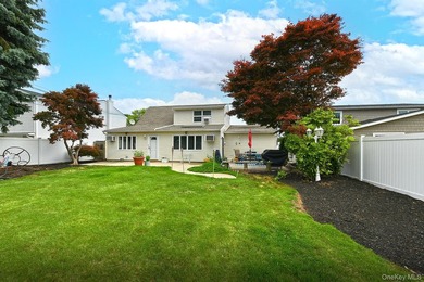 Welcome to this spacious five bedroom, three bath home - photo 18
