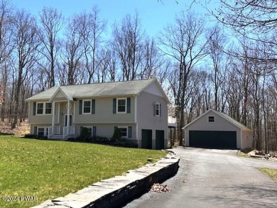Hidden Lake Home For Sale in Hawley Pennsylvania