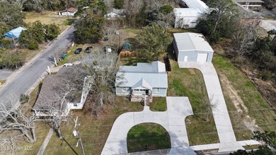 Welcome to South Pascagoula. This 3 bedroom 2 bath home also - photo 4