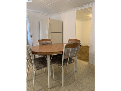 Excellent investment opportunity in San Leandro! This duplex - photo 8