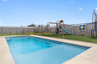 Welcome to this beautifully maintained newer construction home - photo 13