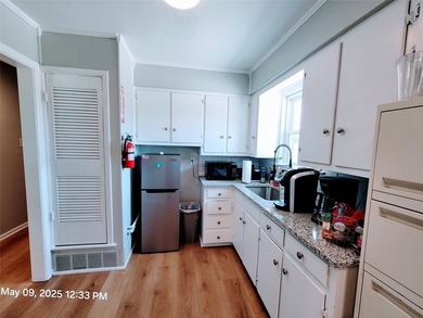 EXCELLENT AND CONVENIENT COMMERCIAL LOCATION! Easy access to - photo 10