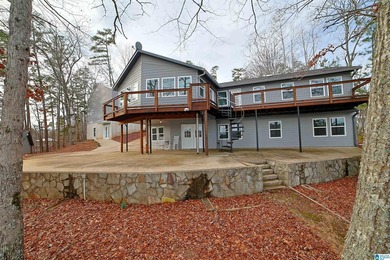 HUGE PRICE REDUCTION!!!!Recently remodeled 4BR/3BA lake home on - photo 2