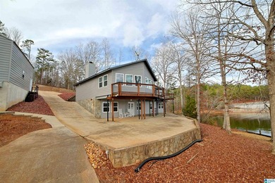 HUGE PRICE REDUCTION!!!!Recently remodeled 4BR/3BA lake home on - photo 3