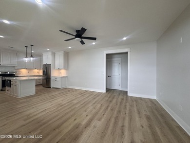 Beautiful canal-front home just minutes from downtown Bay St - photo 14