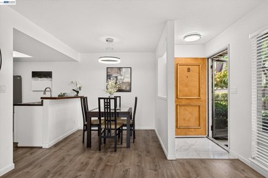 Beautiful ground-floor corner-unit condo featuring 2 bedrooms, 2 - photo 3