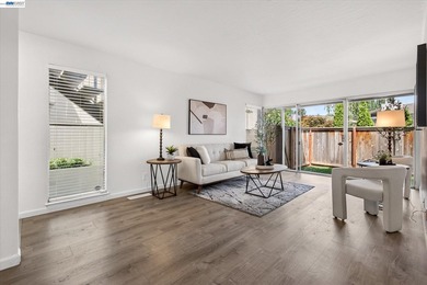 Beautiful ground-floor corner-unit condo featuring 2 bedrooms, 2 - photo 5