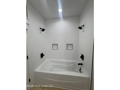 Beautiful canal-front home just minutes from downtown Bay St - photo 34