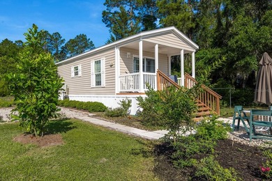 Located on the shores of beautiful Lake Higginbotham in - photo 2