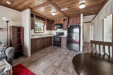 Located on the shores of beautiful Lake Higginbotham in - photo 10