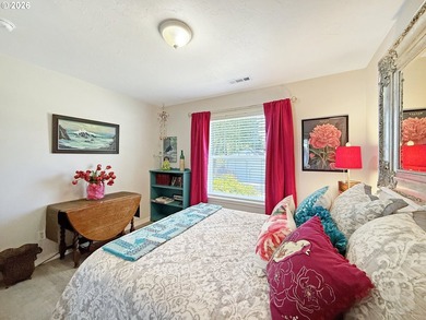 Welcome to this charming single-level home in Brookings, Oregon - photo 19