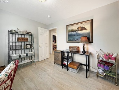 Welcome to this charming single-level home in Brookings, Oregon - photo 20