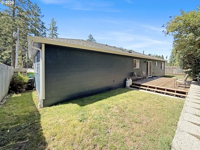 Welcome to this charming single-level home in Brookings, Oregon - photo 23