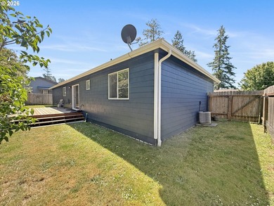 Welcome to this charming single-level home in Brookings, Oregon - photo 24