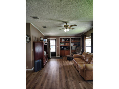 RESORT STYLE LIVING / METAL ROOF/ NEWER A/C / PRICED TO SELL - photo 4