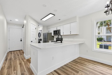 Fully renovated, ground-floor end-unit two-bedroom, two-bathroom - photo 11