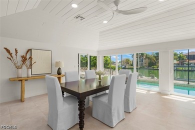Welcome to this breathtaking, light-filled, airy modern - photo 18