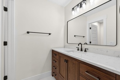 Fully renovated, ground-floor end-unit two-bedroom, two-bathroom - photo 21