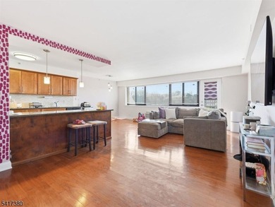 Welcome to this beautifully appointed move-in-ready condo - photo 6