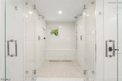 Welcome to this breathtaking, light-filled, airy modern - photo 27