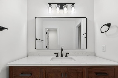 Fully renovated, ground-floor end-unit two-bedroom, two-bathroom - photo 28