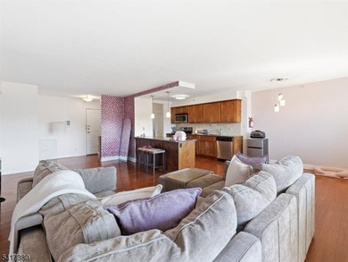 Welcome to this beautifully appointed move-in-ready condo - photo 9