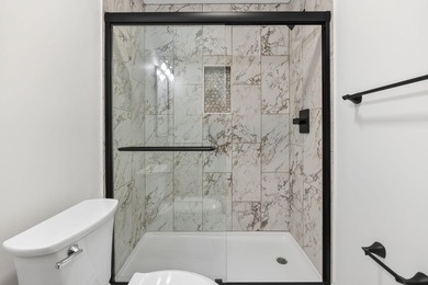 Fully renovated, ground-floor end-unit two-bedroom, two-bathroom - photo 30