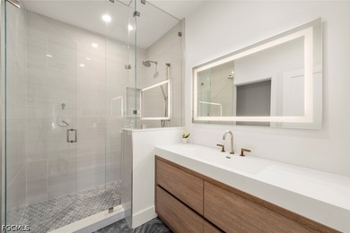 Welcome to this breathtaking, light-filled, airy modern - photo 33