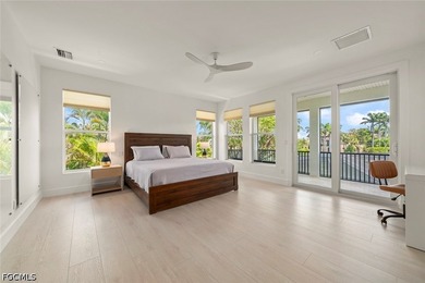 Welcome to this breathtaking, light-filled, airy modern - photo 35