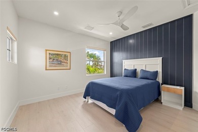 Welcome to this breathtaking, light-filled, airy modern - photo 37
