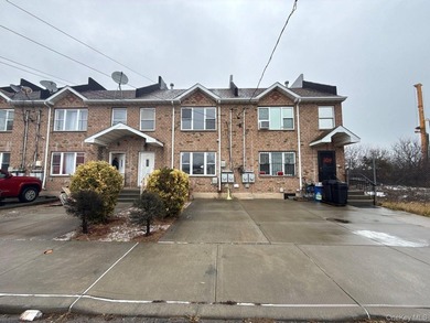 Colonial-style, Legal 2-family home, with 3 levels, featuring 5 - photo 1