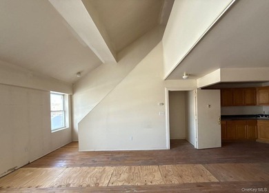 Colonial-style, Legal 2-family home, with 3 levels, featuring 5 - photo 2