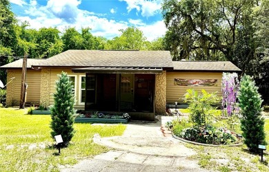 Dream 3-bedroom/2-bathroom lakefront home, Located on the - photo 2