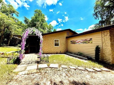 Dream 3-bedroom/2-bathroom lakefront home, Located on the - photo 3