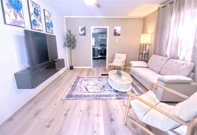 Dream 3-bedroom/2-bathroom lakefront home, Located on the - photo 6