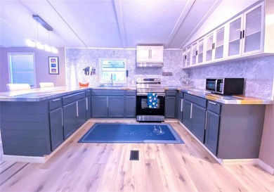 Dream 3-bedroom/2-bathroom lakefront home, Located on the - photo 8