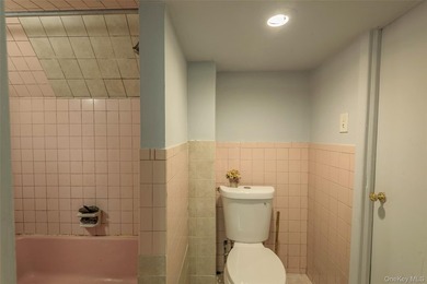 Welcome into, a spacious and versatile residence ideally located - photo 18