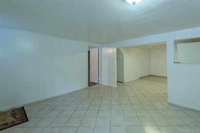 Welcome into, a spacious and versatile residence ideally located - photo 19