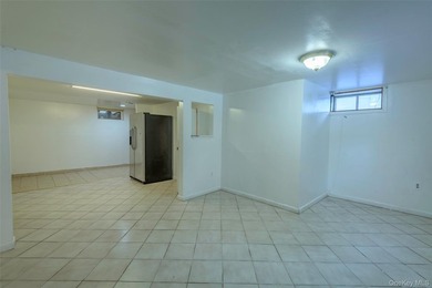 Welcome into, a spacious and versatile residence ideally located - photo 20