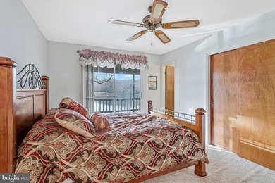 Welcome to this beautifully maintained waterfront split-foyer - photo 22