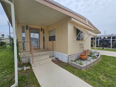 Welcome to your peaceful retreat in this beautiful 2-bedroom - photo 3